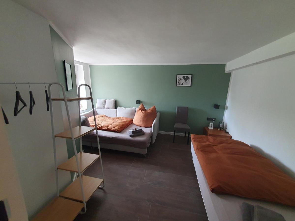 Neumuehler Hof Ferienwohnung "Stefan" Bietet 4 Schlafzimmer Und 4 Baeder , Eine Grosse Badewanne Und Grosser Terrasse Zum Garten, Kostenfreie Parkmoeglichkeiten Schwerin  Buitenkant foto