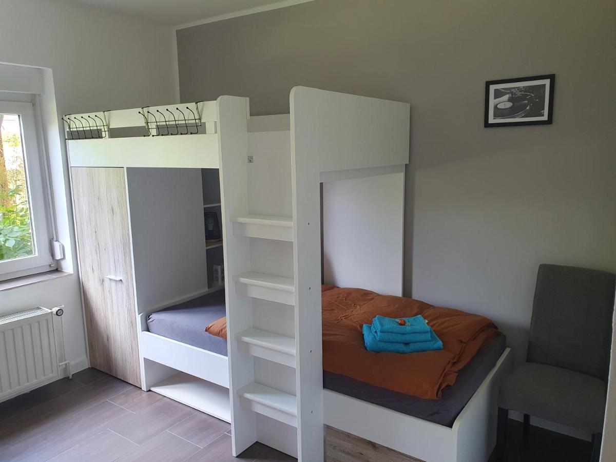 Neumuehler Hof Ferienwohnung "Stefan" Bietet 4 Schlafzimmer Und 4 Baeder , Eine Grosse Badewanne Und Grosser Terrasse Zum Garten, Kostenfreie Parkmoeglichkeiten Schwerin  Buitenkant foto